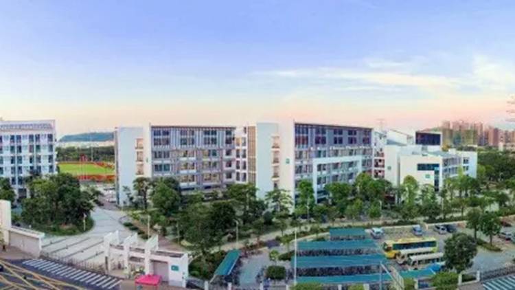 深圳市寶安中學(xué)