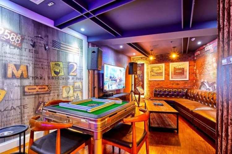 悅時(shí)光FT Club(人民廣場(chǎng)店)