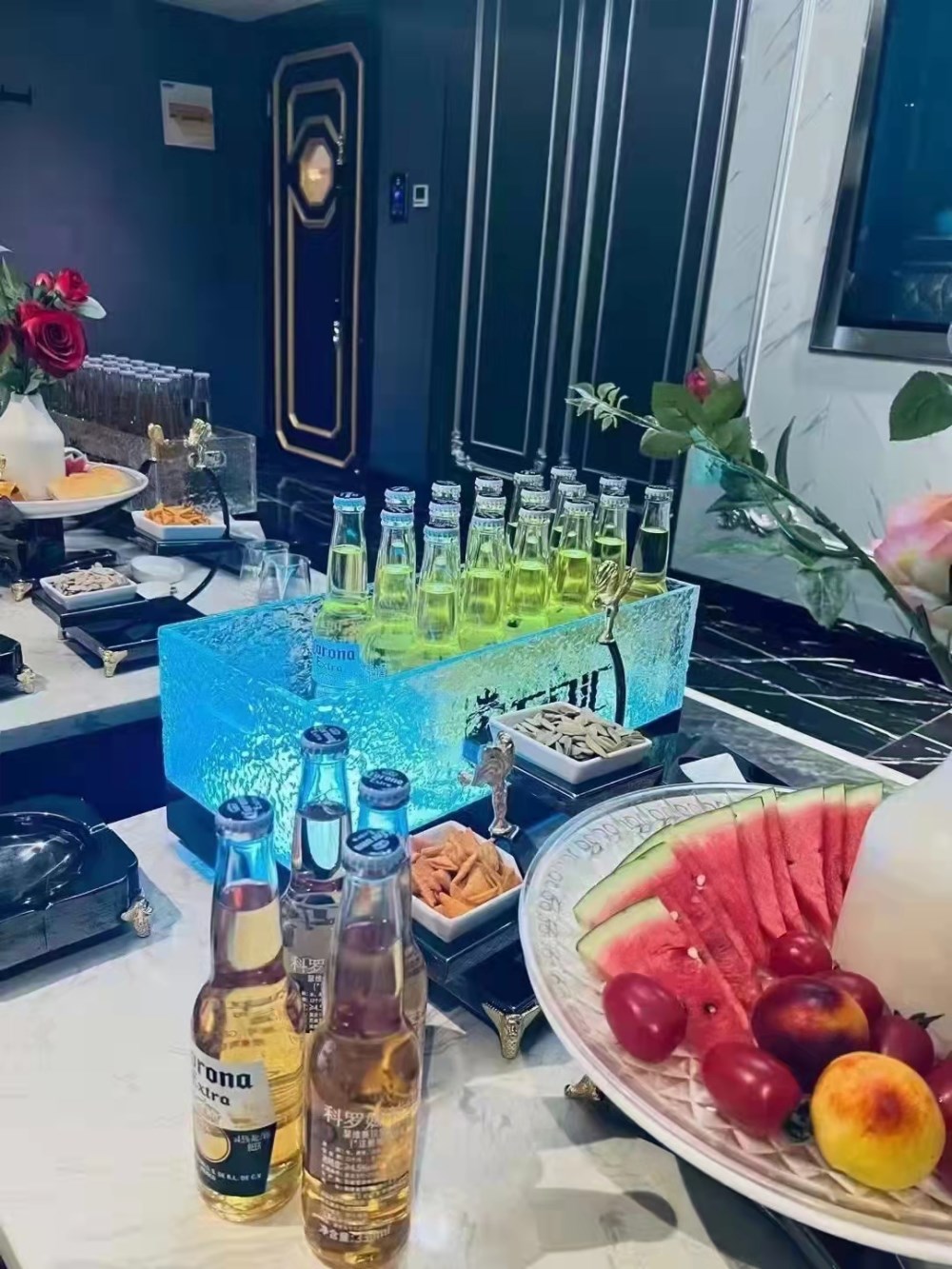 南京KTV訂房電話，南京KTV包廂預(yù)訂