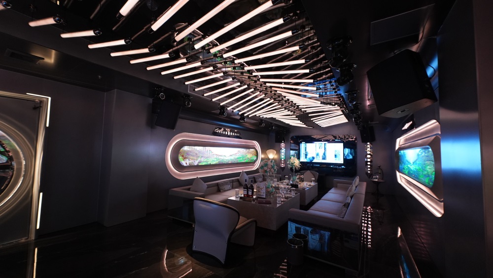 麗江十大商務KTV排名，再不瘋狂我們就老了